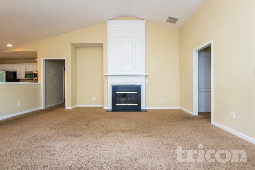 Building Photo - 6610 Waveland Dr