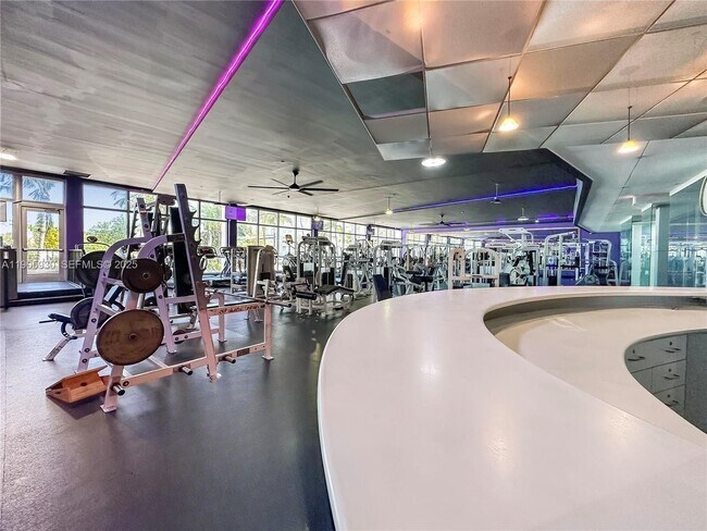 Building Photo - 1035 West Ave