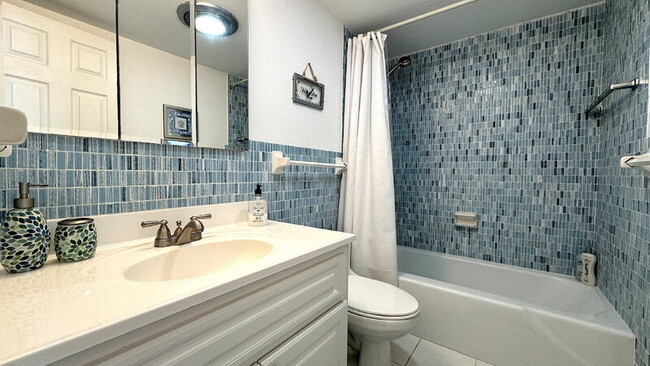 Building Photo - 1224 S Peninsula Dr