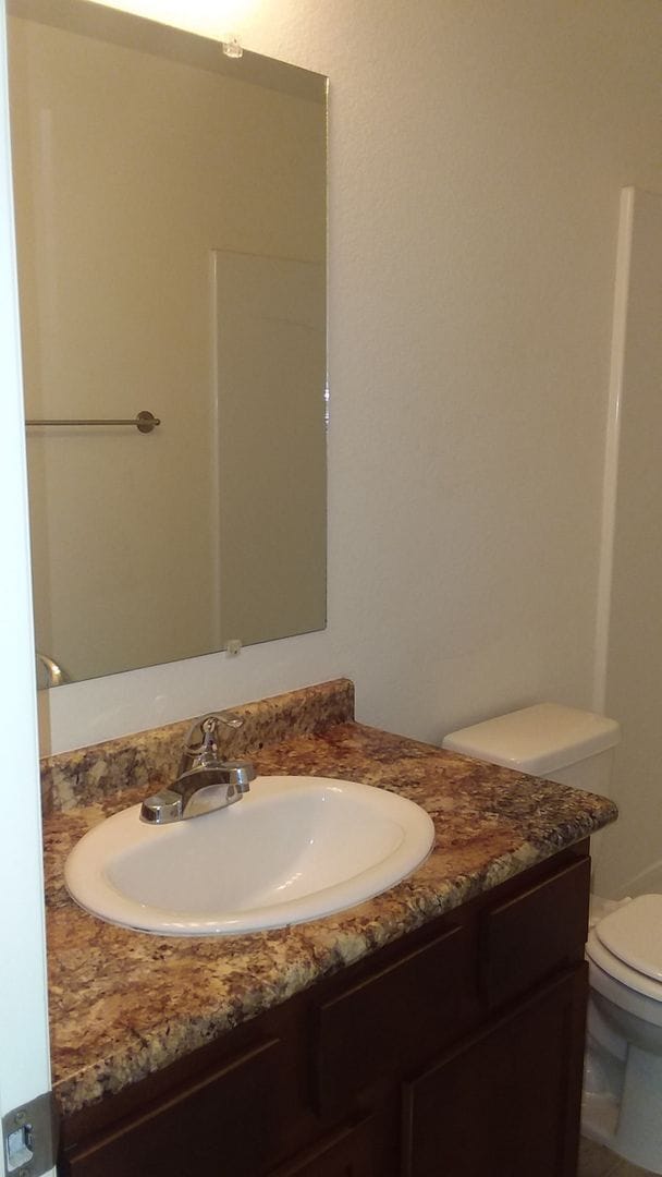 Building Photo - 3 Bedroom 2.5 Bathroom Townhouse in Saddle Ridge!!!