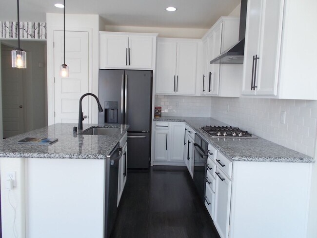 Building Photo - Modern Luxury Rental with Stunning Red Roc...