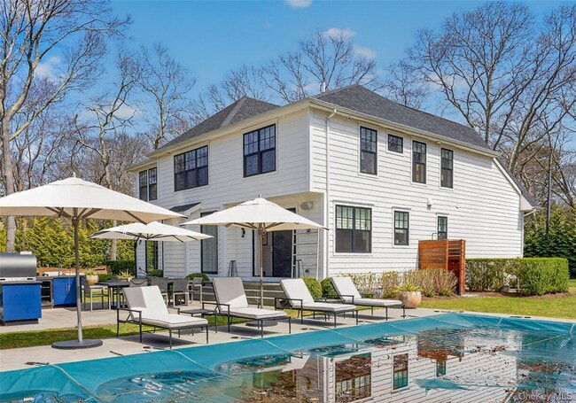 Building Photo - 17 Bayview Rd N