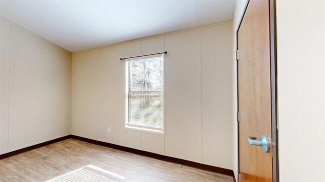 Building Photo - 5585 Straub Rd