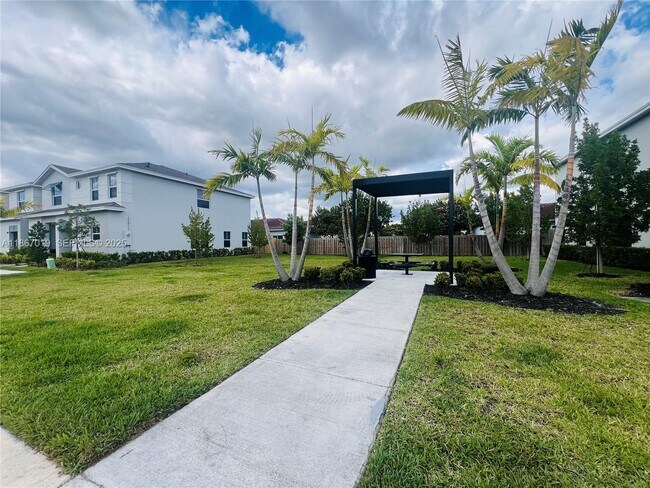 Building Photo - 413 NE 1st Ave