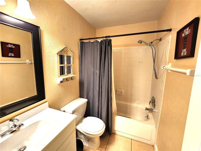 Building Photo - 2720 Hidden Lake Blvd