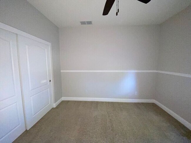 Building Photo - Top of the Hill - Gorgeous 5 Bedroom 3 Bat...
