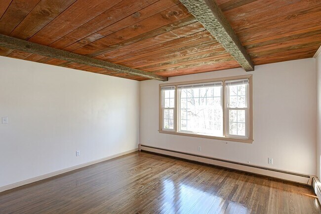 Building Photo - 110 Oswego St