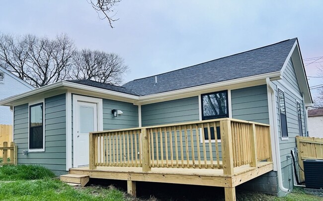 Building Photo - Newly Renovated Home In Nashville