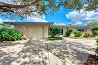 Building Photo - 3304 Kenmore Dr