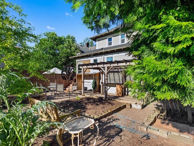 Building Photo - 5 bedroom, 2 bath in North Portland - Bois...