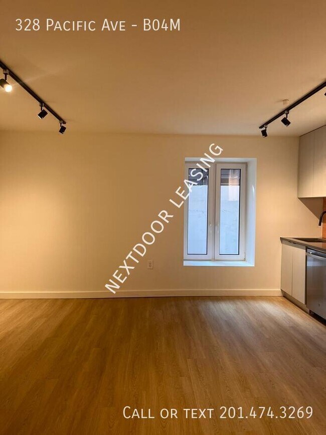 Building Photo - 328 Pacific Ave