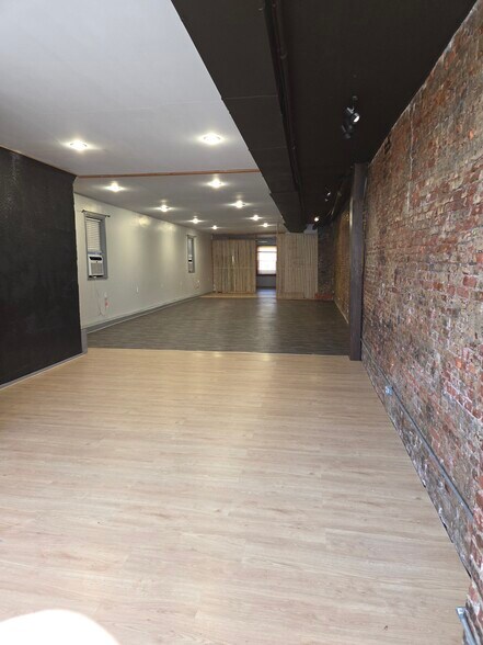 Building Photo - 954 N 8th St