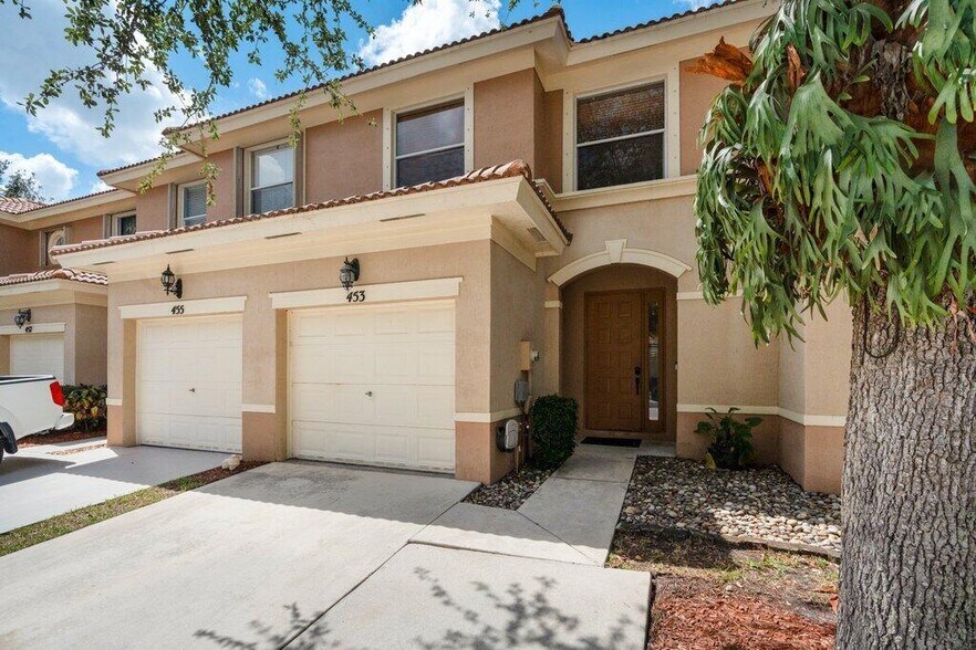 Building Photo - 453 Rainbow Springs Ter