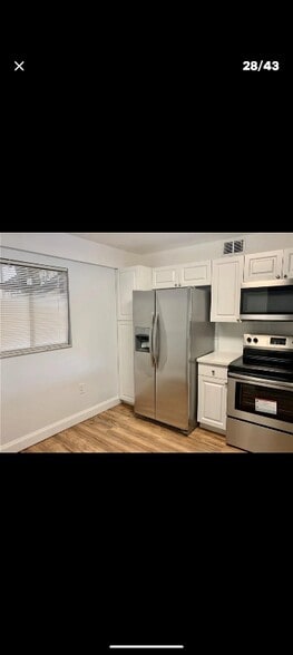 Building Photo - 2687 Sabal Springs Cir