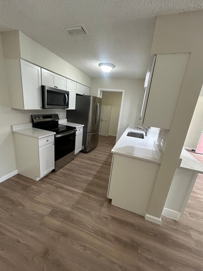 Building Photo - 4015 Cinnamon Cir
