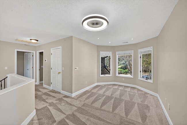 Building Photo - 205 Club Villa Dr W