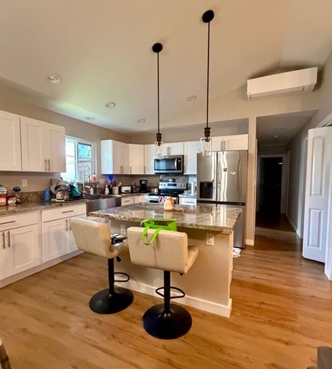 Building Photo - Beautiful & spacious 3 bedroom, 2 bathroom home in Ainaloa Subdivision.