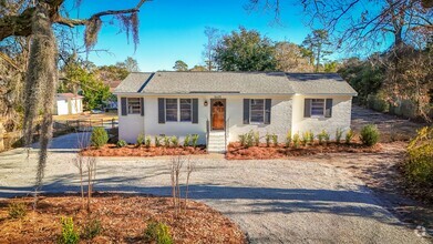 Building Photo - MYRTLE GROVE ROAD - Private boat ramp in n...