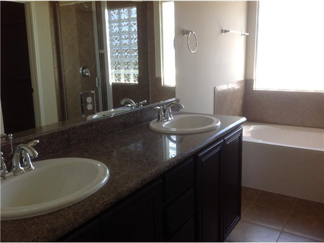 Building Photo - 805 Royal Burgess Dr
