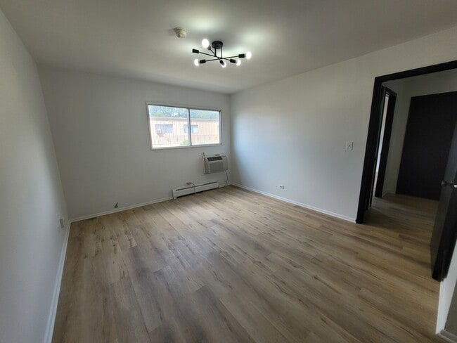 Building Photo - 2402 Algonquin Rd