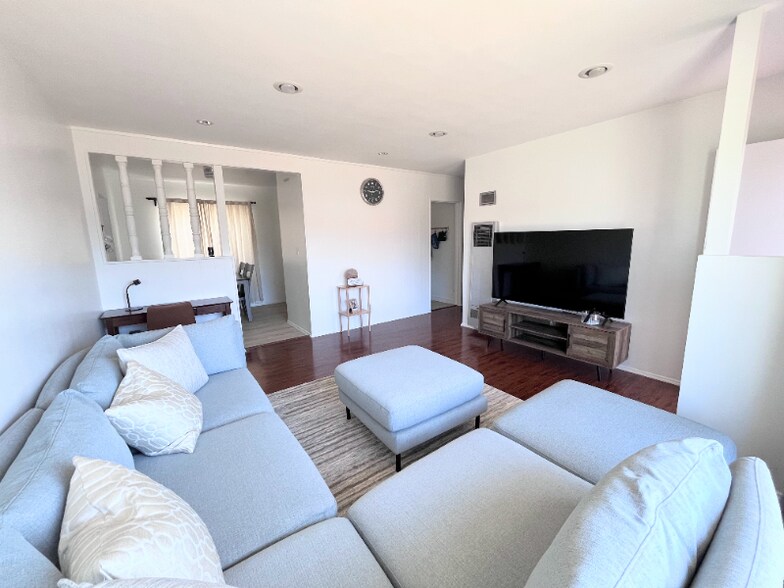 Building Photo - 17700 S Western Ave