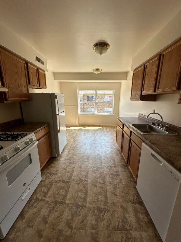 Building Photo - 1903 Country Ln