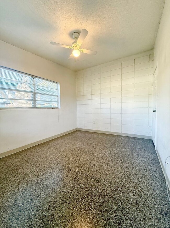 Building Photo - 2207 Vine St