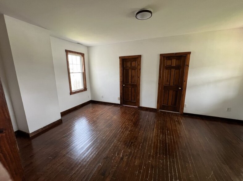 Building Photo - 1502 Mt Pleasant St