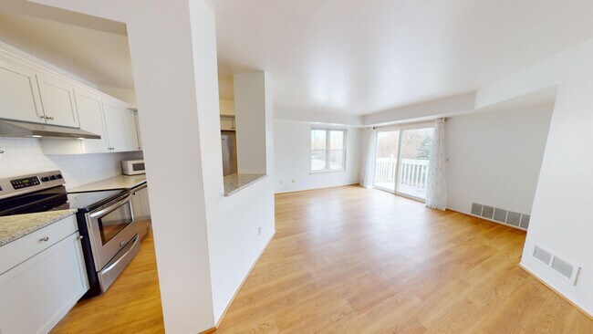 Building Photo - 2221 S Huron Pkwy