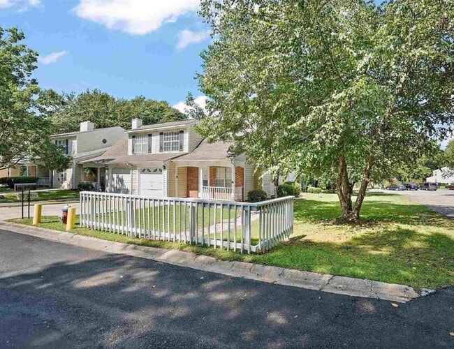 Building Photo - 1119 Cloister Pl