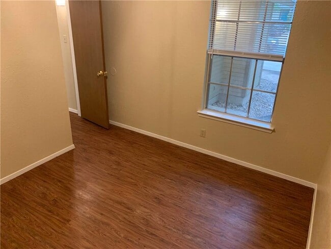 Building Photo - 8009 Clydesdale Dr