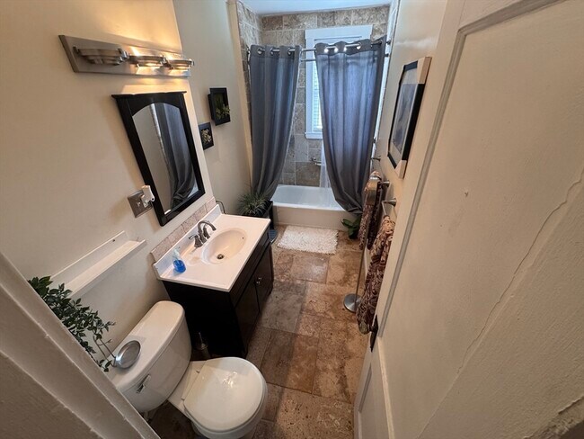 Building Photo - 40 Arbutus St