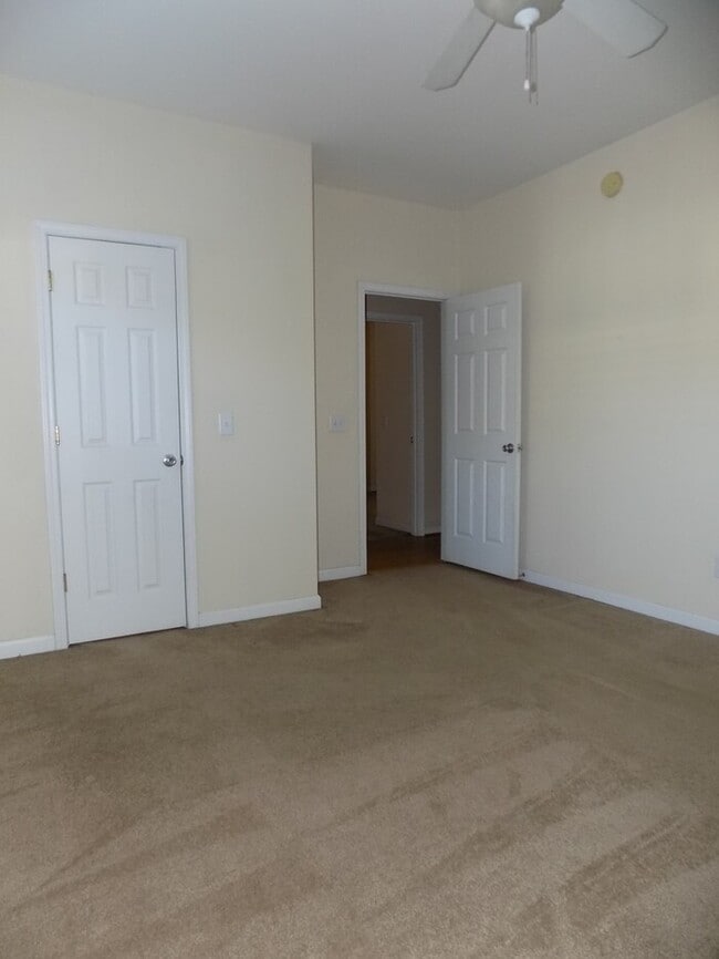 Building Photo - Earlewood-Offering Self Guided Tour with R...
