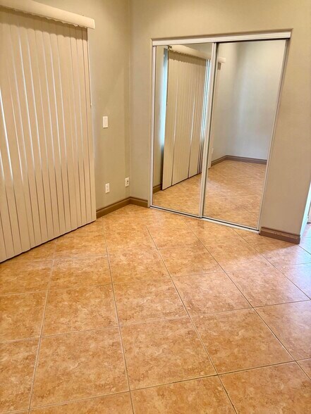 Building Photo - 5849 White Oak Ave