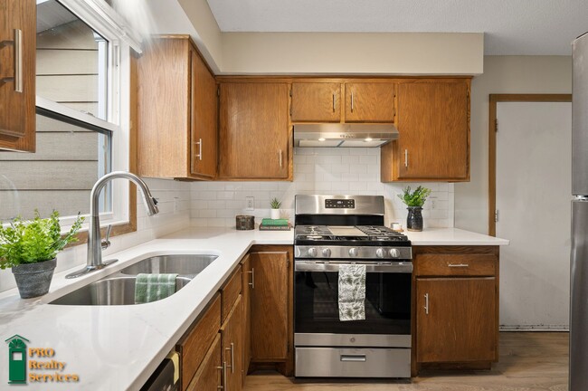 Primary Photo - 3 Bedroom House **Half Off May Rent with a...