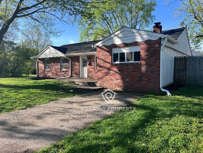 Building Photo - 4-Bedroom Home with Spacious Kitchen & Detached Garage, Available NOW!