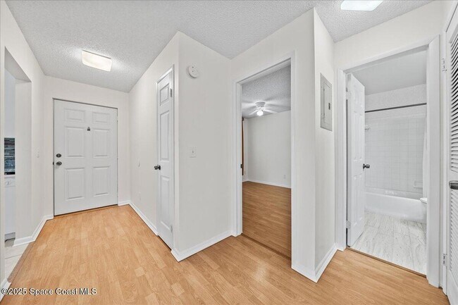 Building Photo - 201 St Lucie Ln