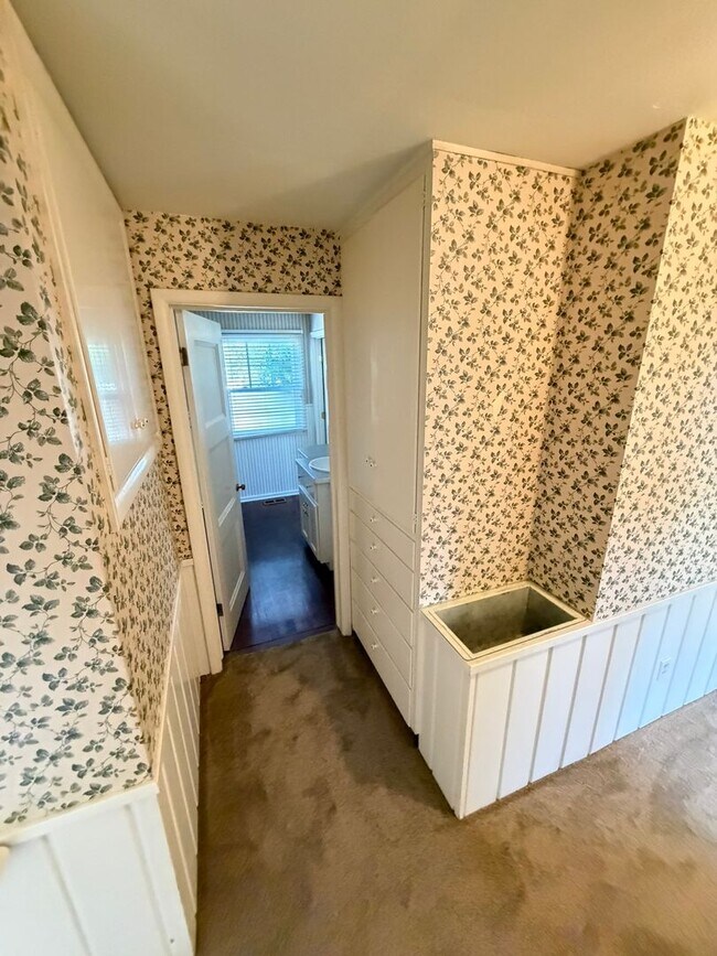 Building Photo - 3 Bedroom on Large corner lot!