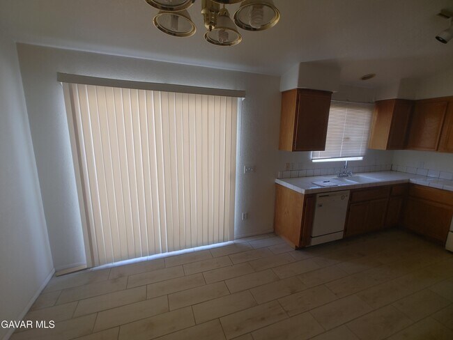 Building Photo - 9137 Evelyn Ave