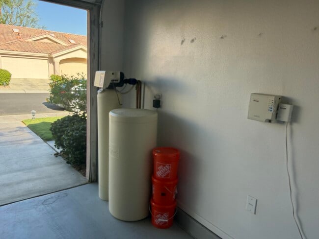 Building Photo - 37672 Breeze Way