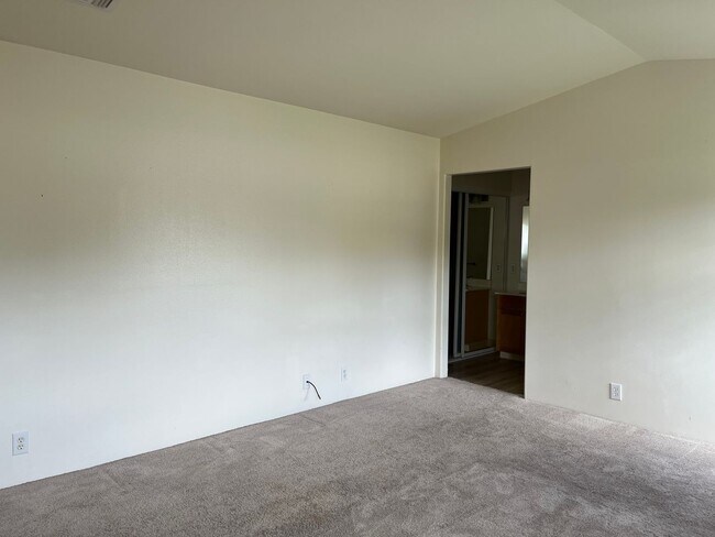 Building Photo - Ewa Gentry Large 2 story - 4 bedrooms, 3 b...