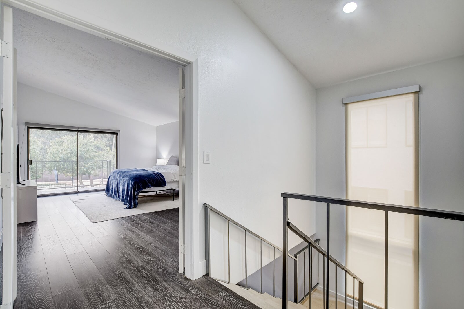 Building Photo - 945 Vegas Valley Dr