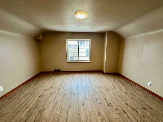 Building Photo - 533 Freeport Rd