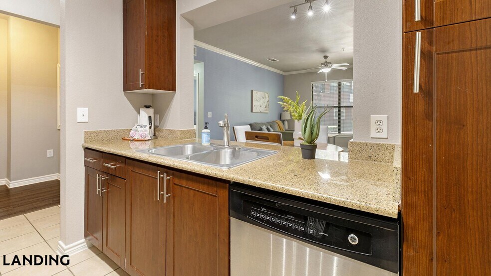 Building Photo - 15777 Quorum Dr