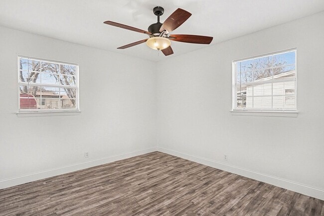 Building Photo - 2211 Barbell Ln