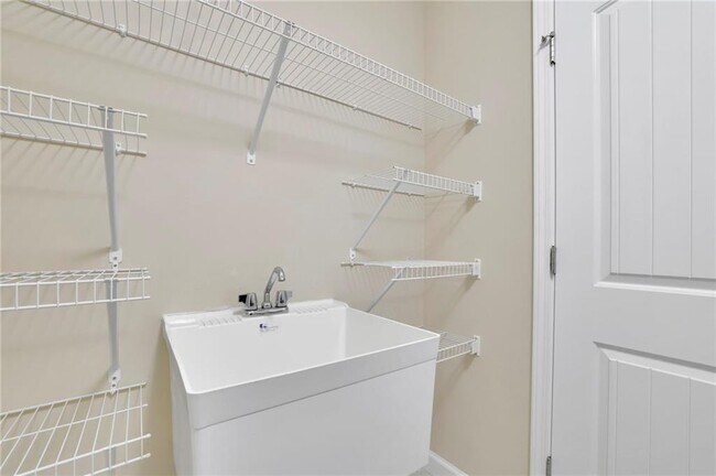 Building Photo - 4425 Holton Ave
