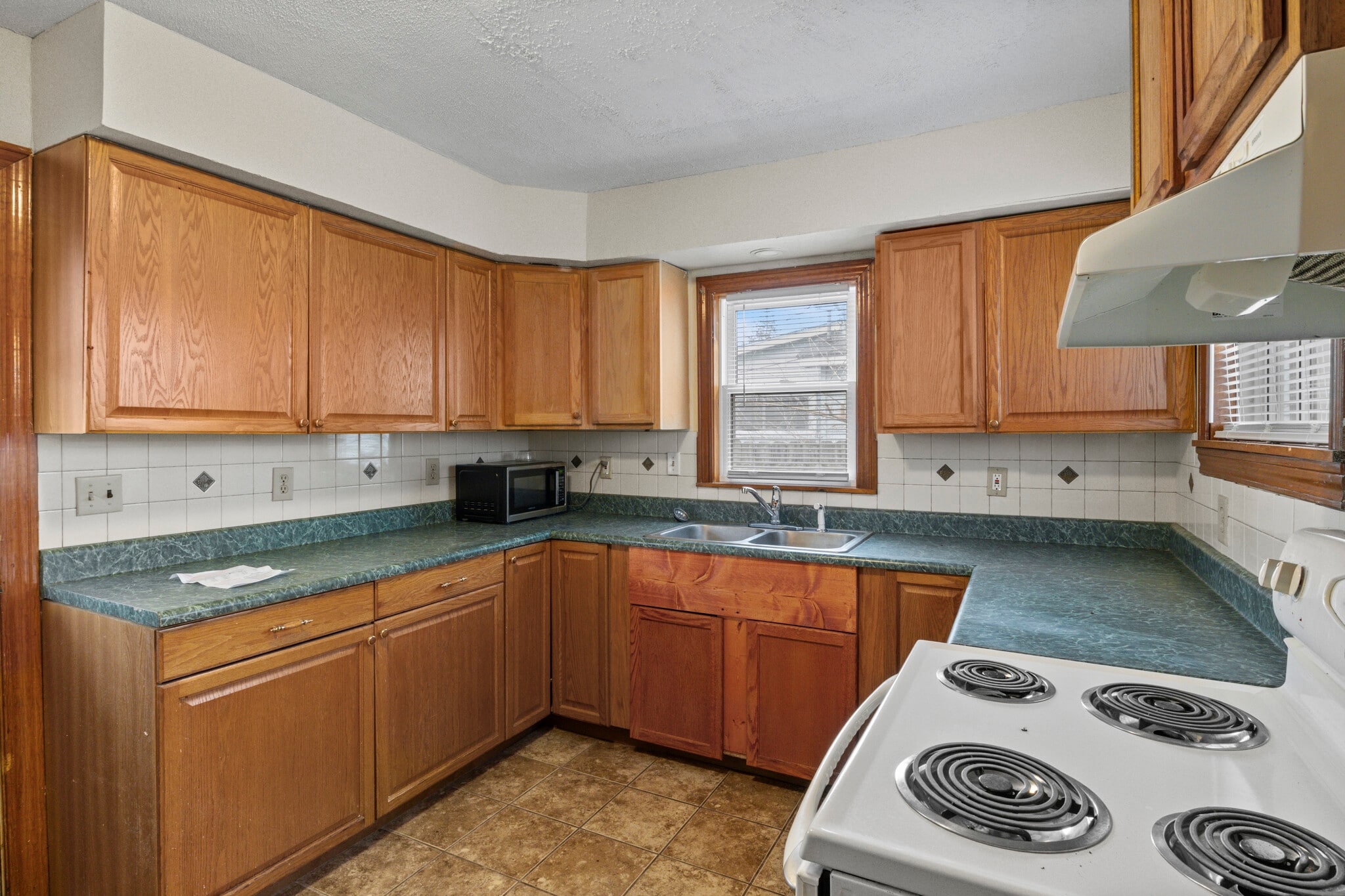 Building Photo - 2219 S Elm St