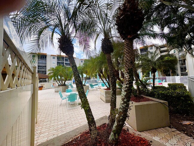 Building Photo - 3940 Inverrary Blvd