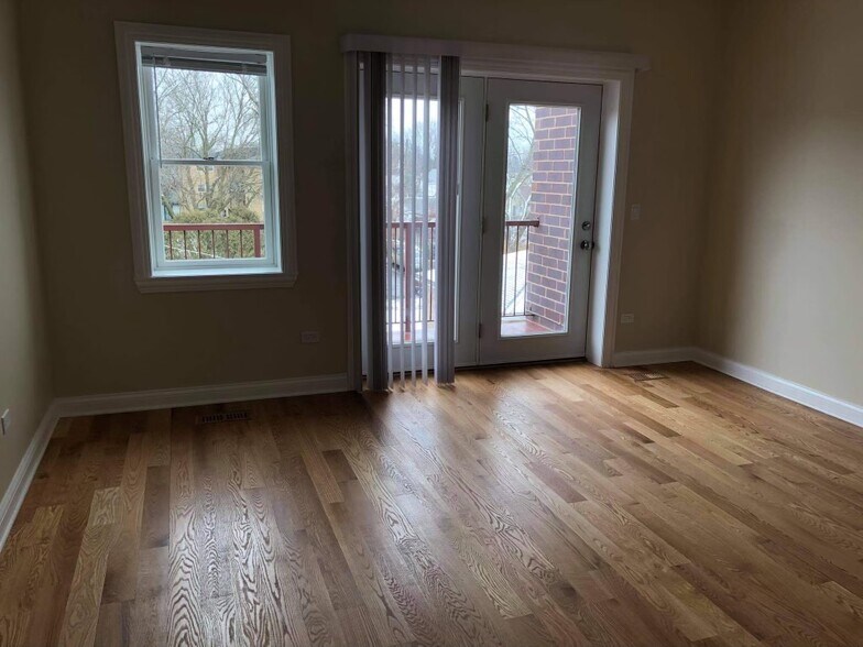 Building Photo - 6552 W Roscoe St