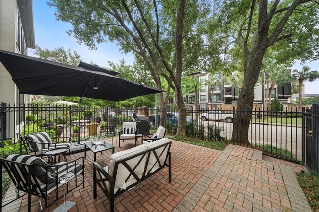 Building Photo - 5136 Chevy Chase Dr